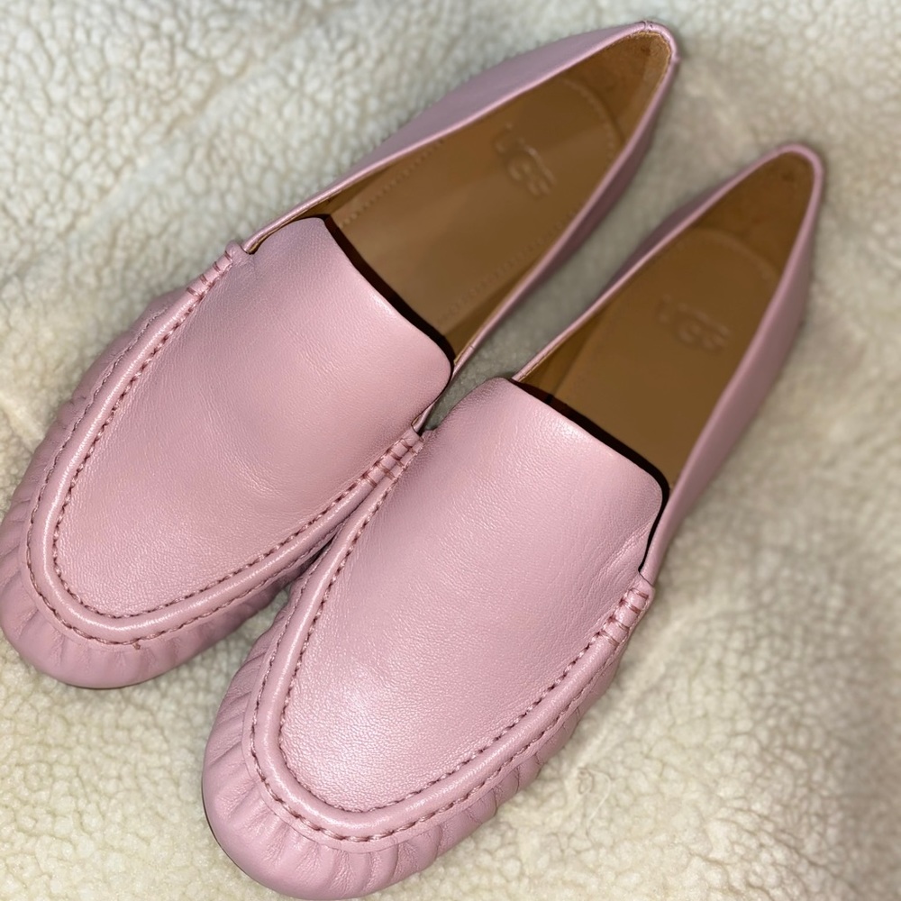 UGG VIVIAN LEATHER LOAFER